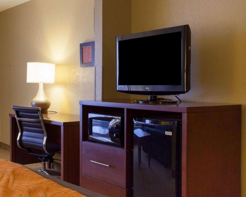 Quality Inn & Suites I-40 East image 11