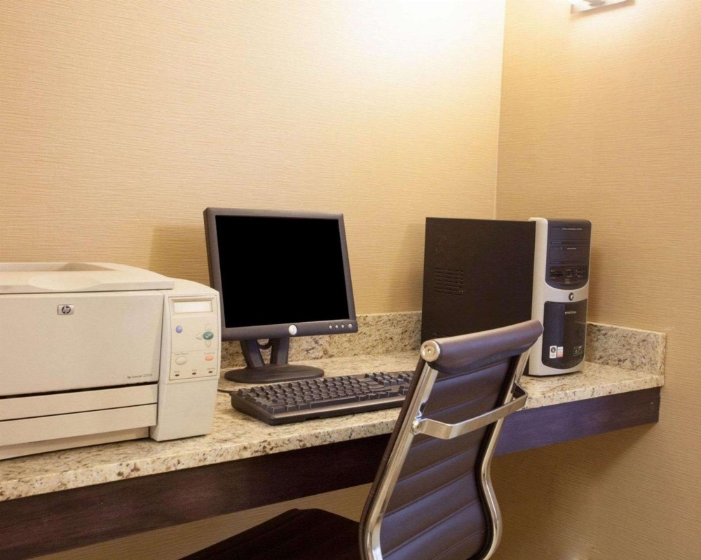 Quality Inn & Suites I-40 East